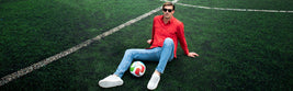 Viste los colores de la pasión con estilo, comodidad y la camisa Nomad